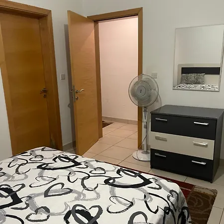 2 Bed In *